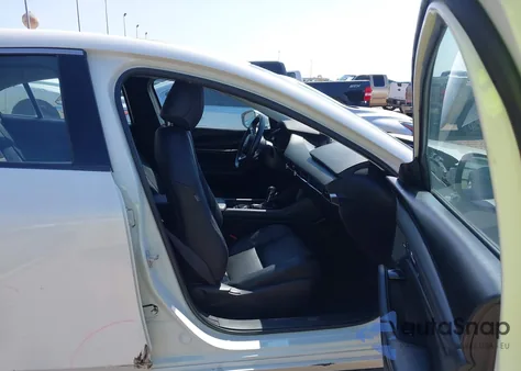 2019 Mazda Mazda3 Premium Package из США, поврежденный, VIN 3MZBPAEM5KM102736